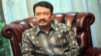 komjen-pol-budi-gunawan-pakai-batik_20150418_122258