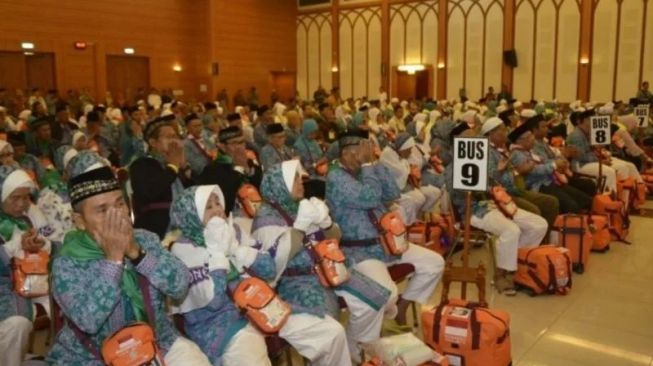 25129-calon-jamaah-haji-indonesia-jalani-pembekalan-jelang-keberangkatan-ke-tanah-suci