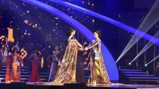60379-laksmi-shari-de-neefe-suardana-dari-bali-berhasil-terpilih-menjadi-puteri-indonesia-2022