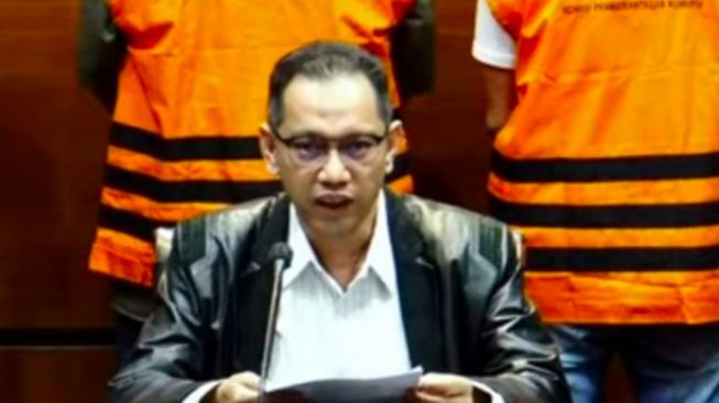 43316-tangkapan-layar-wakil-ketua-kpk-nurul-ghufron-saat-jumpa-pers-di-gedung-kpk-jakarta-kamis