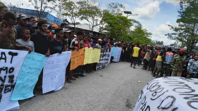Aksi demo penolakan Daerah Otonomi Baru atau DOB di Kabupaten Yahukimo, Papua