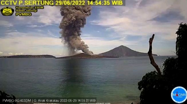 Erupsi Gunung Anak Krakatau