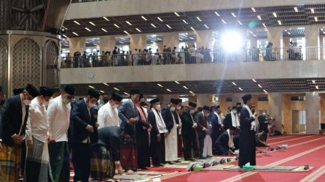 90325-jokowi-salat-idul-adha-di-masjid-istiqlal