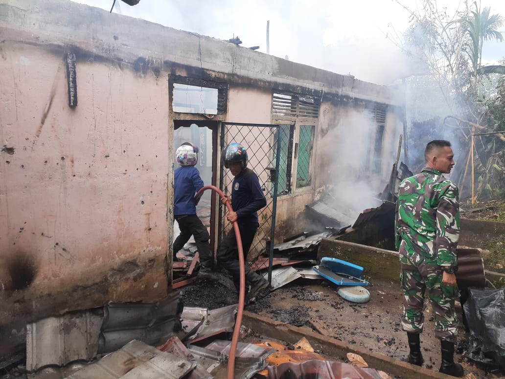 Diduga Arus Pendek Listrik Rumah Dinas Puskesmas Di Pagaralam Dan Satu Motor Hangus Terbakar