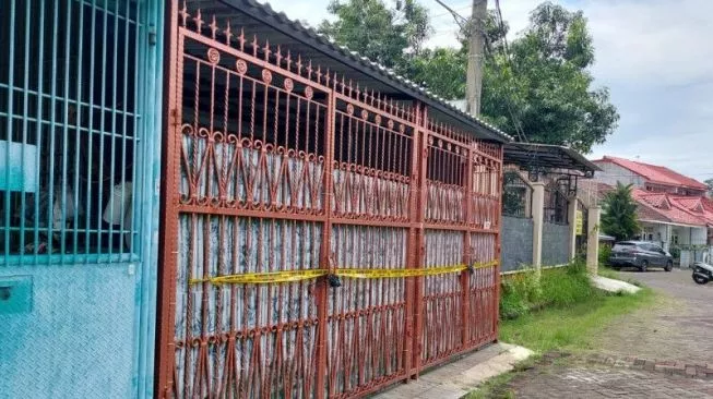 66049-tkp-penemuan-mayat-satu-keluarga-di-kalideres