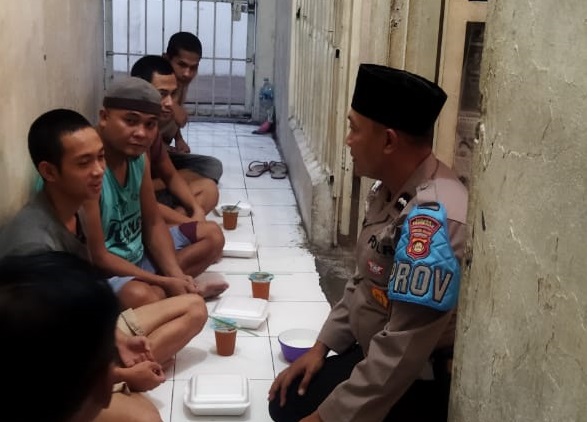 Makan bareng tahanan 2