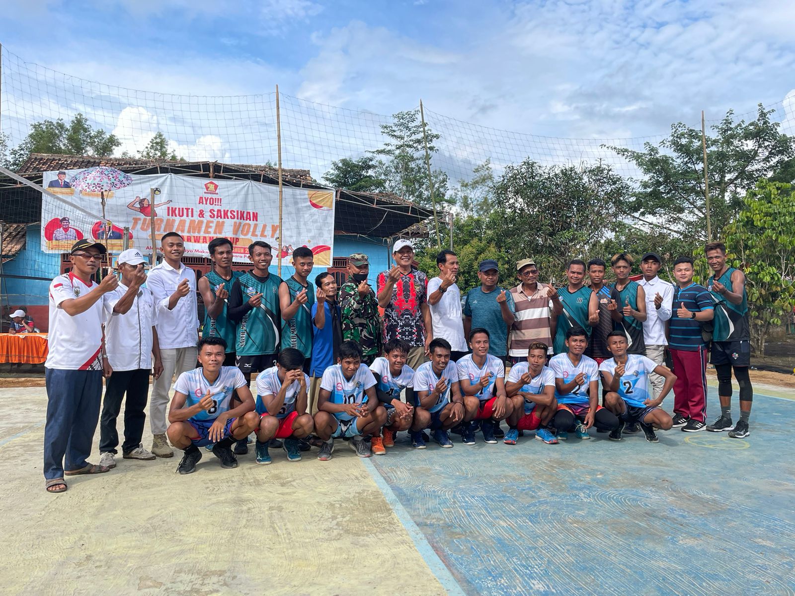 Darwani foto bersama klub voli