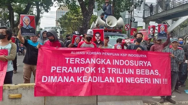 21333-sejumlah-korban-koperasi-simpan-pinjam-ksp-indosurya-melakukan-demonstrasi