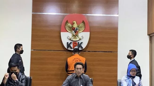 32477-kpk-menahan-mantan-petinggi-gerakan-aceh-merdeka-gam-izil-azhar