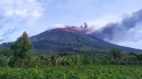 11879-gunung-kerinci-erupsi-selasa-1112022