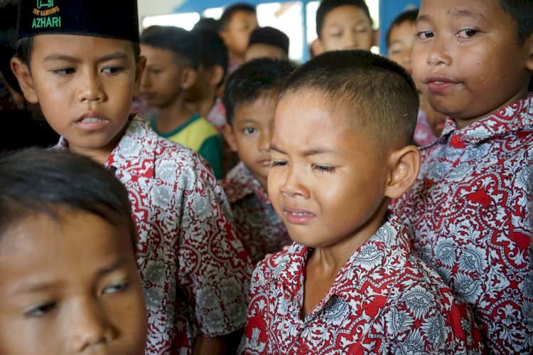 Anak anak menangis haru ikut Mobile Quran