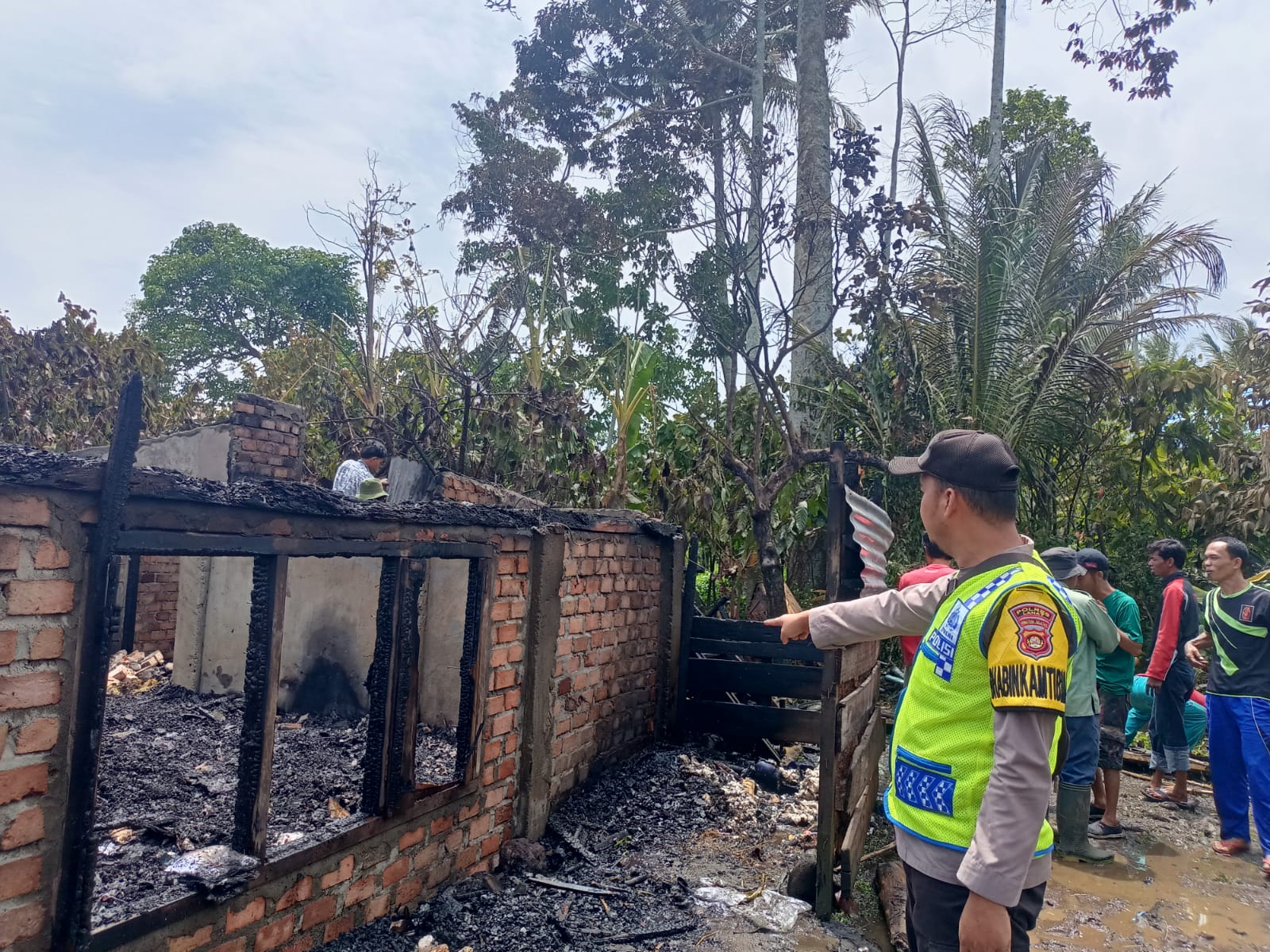 terbakar