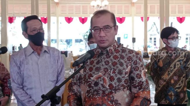 98829-ketua-kpu-ri-hasyim-asyari-menyampaikan-komentarnya-terkait-pencatutan-nama-bawaslu-oleh-parpol