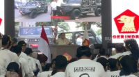 44185-prabowo-pamer-foto-naik-mobil-jip-maung-bareng-presiden-jokowi