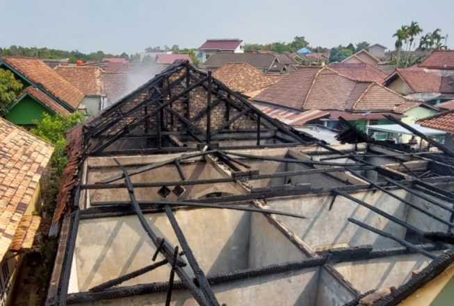 Kondisi rumah yang terbakar Kondisi rumah yang terbakar