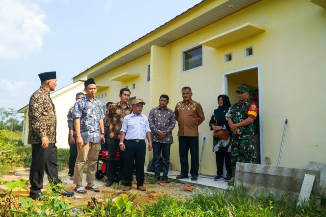 IMG-20231117-WA0043 Puluhan warga Desa Pengaturan Kecamatan Batanghari Leko Kabupaten Muba yang terdampak longsor mendapatkan bantuan rumah relokasi dari Pemkab Muba