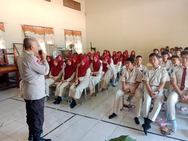 Penyuluhan dan edukasi di SMKN 1 Lubai Ulu tentang bahaya bullying dan perilaku menyimpang.