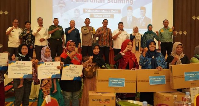 rapat koordinasi stunting dalam rangka percepatan penurunan stunting di Kabupaten Muaraenim, Rabu (29/11/2023) di Ballroom Hotel Grand Zuri Muaraenim.