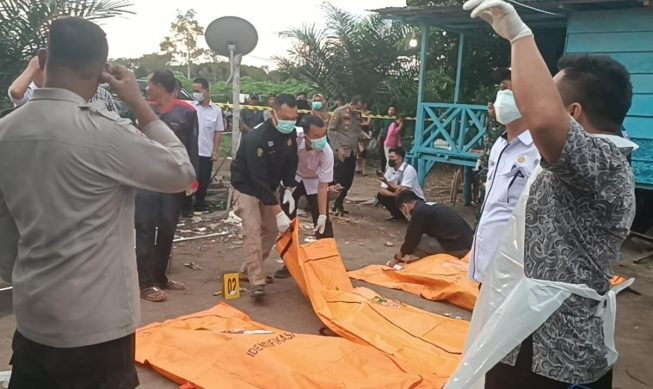 Empat orang mayat yang masih satu keluarga ditemukan di Lumpatan Sekayu, Muba. Korban diduga dibunuh dengan cara keji dan harta bendanya dirampas.