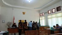 Sidang gugatan perdata anggota KUD Marga Mulya berlangsung di PN Kayu Agung, Rabu (06/12/2023). Dua saksi tergugat mengaku adanya uang Rp 3.4 Miliar yang hilang saat RAT 2020.