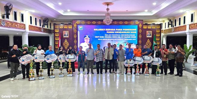 Foto bersama pemenang Pawai Kendaraan Hias DPD KNPI Muaraenim