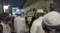 Istri Habib Rizieq Shihab, Syarifah Fadlun bin Yahya, meninggal dunia. Jenazah almarhumah disemayamkan di Petamburan pada Sabtu (16/12) (Tiara Aliya/detikcom)