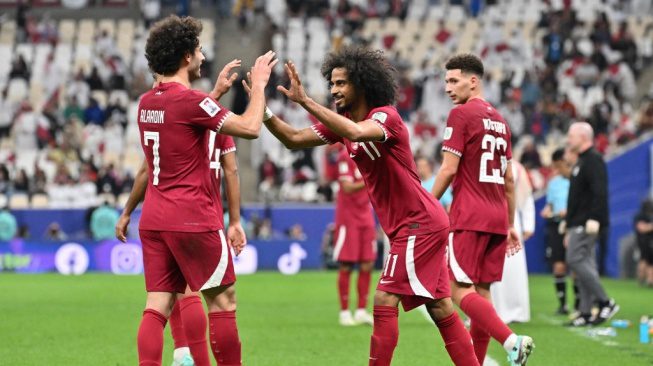 Pemain Qatar Akram Afif (kanan) merayakan kemenangan timnya atas Lebanon di laga perdana Grup A Piala Asia 2023 di Stadion Lusail di Lusail, Doha, Jumat 12 Januari 2024. Permata SAMAD / AFP Pemain Qatar Akram Afif (kanan) merayakan kemenangan timnya atas Lebanon di laga perdana Grup A Piala Asia 2023 di Stadion Lusail di Lusail, Doha, Jumat 12 Januari 2024. Permata SAMAD / AFP