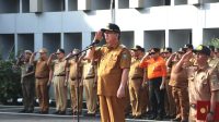 Pj Bupati Muaraenim H Ahmad Rizali mengingatkan ASN untuk menjaga netralitas dan tidak mendukung salah satu calon peserta Pemilu 2024 dalam Apel Bulanan Bersama di Halaman Kantor Bupati Muaraenim.