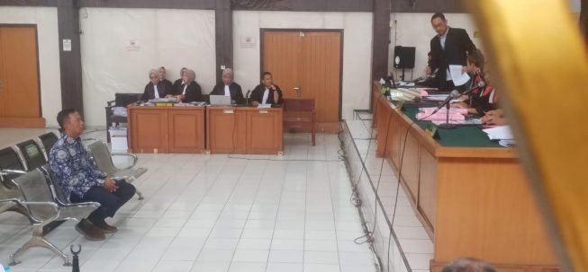 Sidang kasus dugaan korupsi dalam proses akuisisi saham PT Satria Bahana Sarana (SBS) oleh PT Bukit Asam Persero Tbk (PTBA) melalui anak perusahaan PT Bukti Multi Investama (BMI)
