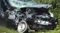 Kondisi minibus Daihatsu Sigra BN 1931 RD yang ringsek usai terlibat lakalantas maut