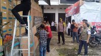 Kabag Ops Kompol Herri Widodo SH dan personelnya melakukan patroli dialogis di Gudang Logistik KPU untuk menjelaskan upaya pengamanan dan mendengar masukan masyarakat sekitar. Kabag Ops Kompol Herri Widodo SH dan personelnya melakukan patroli dialogis di Gudang Logistik KPU untuk menjelaskan upaya pengamanan dan mendengar masukan masyarakat sekitar.