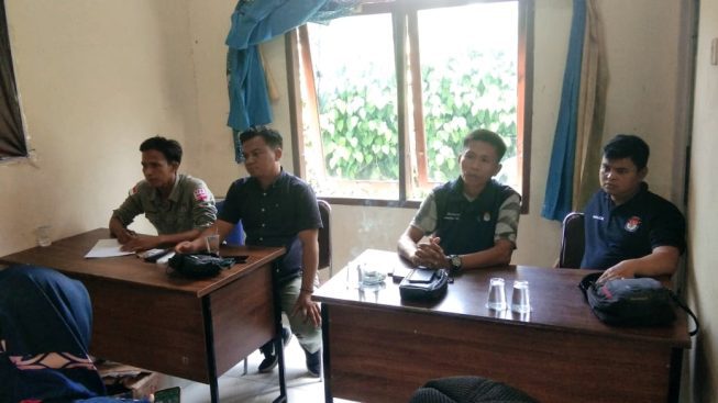 Ketua dan anggota PPK Gelumbang