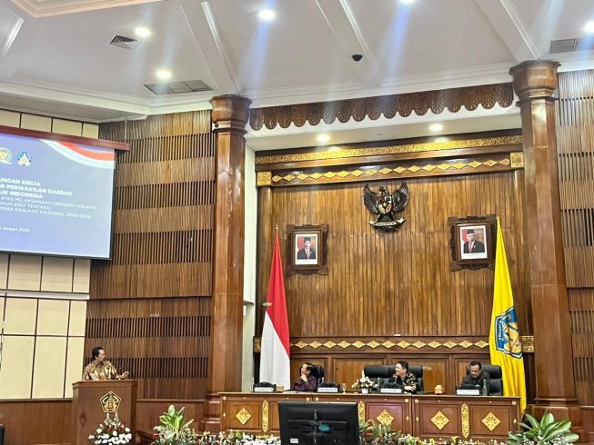 Komite IV: Evaluasi Pelaksanaan RPJPN 2005-2025 Sebagai Dasar Penyusunan RPJPN 2025-2045 Komite IV: Evaluasi Pelaksanaan RPJPN 2005-2025 Sebagai Dasar Penyusunan RPJPN 2025-2045