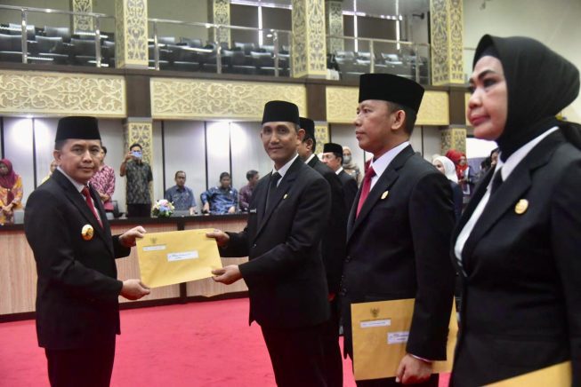 Pj Gubernur Sumsel Agus Fatoni melantik empat pejabat eselon II di lingkungan Pemprov Sumsel. Pj Gubernur Sumsel Agus Fatoni melantik empat pejabat eselon II di lingkungan Pemprov Sumsel.