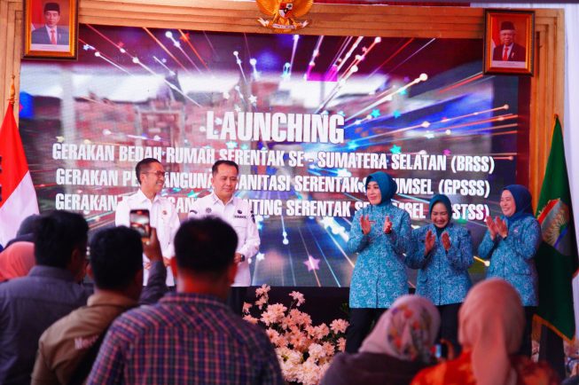 Tri Tito Karnavian Sosialisasikan KADARKUM dan Layanan Administrasi di Palembang Tri Tito Karnavian Sosialisasikan KADARKUM dan Layanan Administrasi di Palembang
