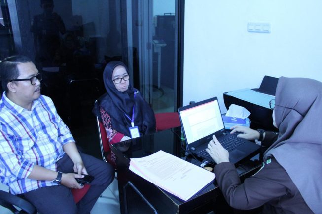 Kedua tersangka saat menjalani pemeriksaan terkait kasus dugaan korupsi dalam Pengelolaan Dana KORPRI Kabupaten Banyuasin tahun Anggaran 2022 - 2023. Kedua tersangka saat menjalani pemeriksaan terkait kasus dugaan korupsi dalam Pengelolaan Dana KORPRI Kabupaten Banyuasin tahun Anggaran 2022 - 2023.