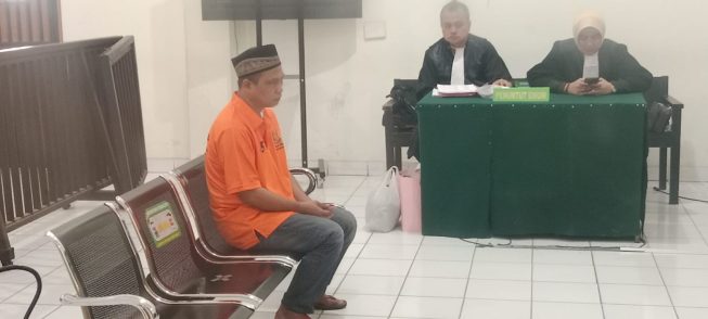 Terdakwa Komar alias Tambun yang merupakan kurir shabu seberat 3 kg bebas dari ancaman hukuman mati