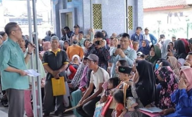 Jemput Bola di SU I, Ratu Dewa Permudah Masyarakat Punya Kartu KIS Sambil Bagikan Ratusan Sembako Jemput Bola di SU I, Ratu Dewa Permudah Masyarakat Punya Kartu KIS Sambil Bagikan Ratusan Sembako