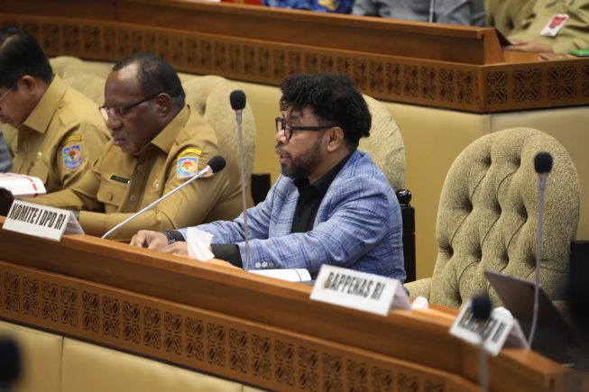 Wakil Ketua Komite I DPD Dorong Stakeholder Papua Barat Tegas Awasi Pembangunan Jalan