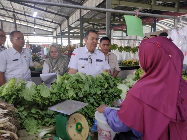 Rutin Gelar Operasi Pasar Murah, Pj Bupati Muaraenim Pastikan Inflasi Turun