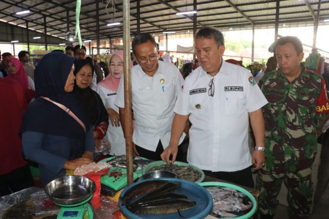 Rutin Gelar Operasi Pasar Murah, Pj Bupati Muaraenim Pastikan Inflasi Turun