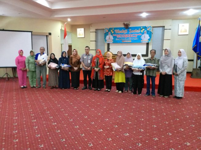 Jumat Barokah, PJ Walikota Pangkalpinang Bagikan Beras 5kg untuk Kaum Dhuafa