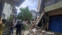 Ruko Tua Empat Lantai Ambruk, Bikin Geger Warga Palembang