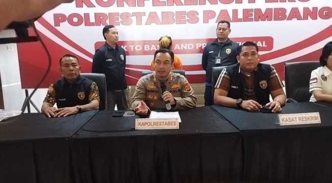 Kombes Pol Harryo Sugihhartono, saat press release di loby Mapolrestabes Palembang, pada Jumat (19/4/2024) sore. Kombes Pol Harryo Sugihhartono, saat press release di loby Mapolrestabes Palembang, pada Jumat (19/4/2024) sore.