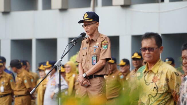 Pemkab Muaraenim Gelar Apel Gabungan dan Penyerahan SK Pensiun ASN Pemkab Muaraenim Gelar Apel Gabungan dan Penyerahan SK Pensiun ASN