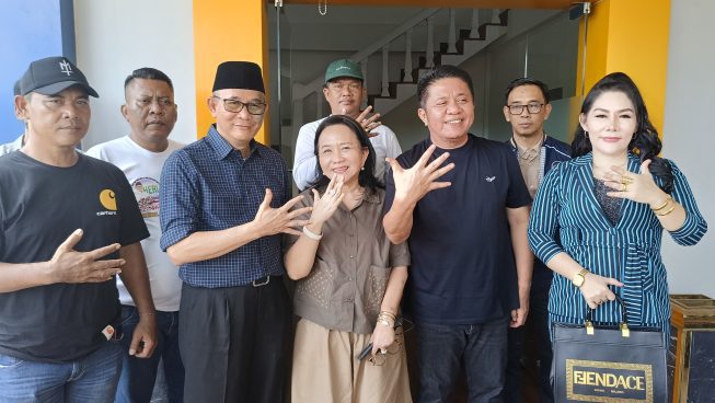 Ambil Formulir di Nasdem, Herman Deru Sebut Heri Amalindo Teman Lamanya