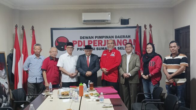 Heri Amalindo, mengembalikan formulir pendaftaran calon Gubernur Sumsel Heri Amalindo, mengembalikan formulir pendaftaran calon Gubernur Sumsel