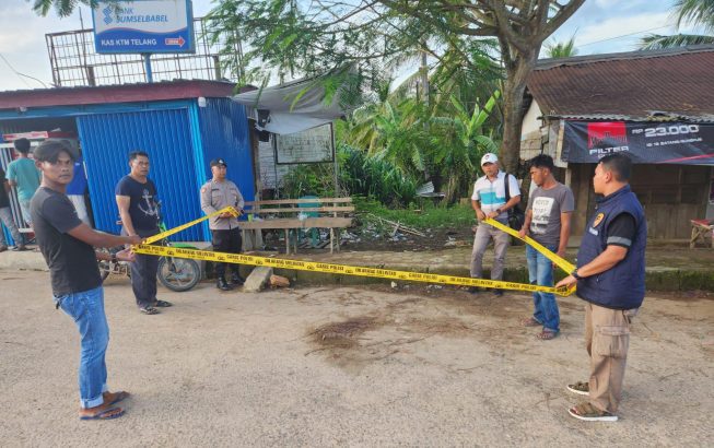 Polisi saat melakukan olah TKP Polisi saat melakukan olah TKP