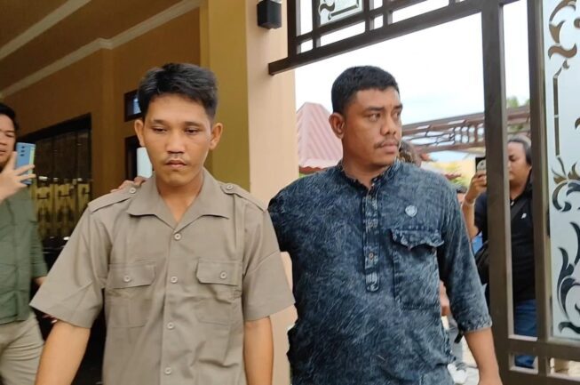 Pelaku Rian saat diamankan polisi Pelaku Rian saat diamankan polisi