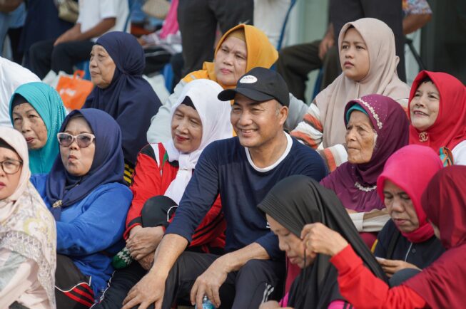 Sekda H Apriyadi Mahmud Senam Sehat Bersama Lansia di Muba